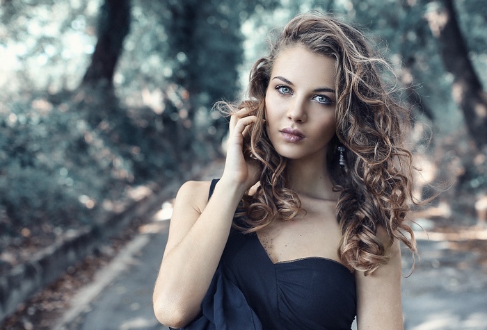 Portrait of a woman with curly hair