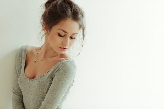 Mary Alexandrova with auburn hair and makeup