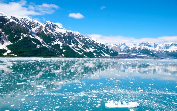 Alaska mountains and icebergs on a clear day