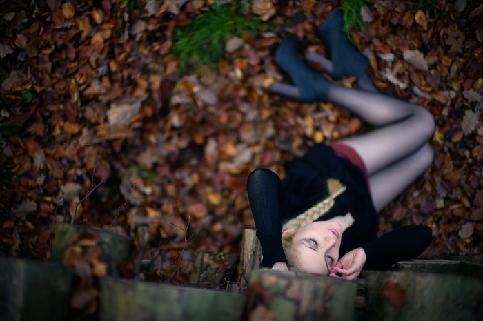 red leaves, leaves, women outdoors, high heels, women, pantyhose