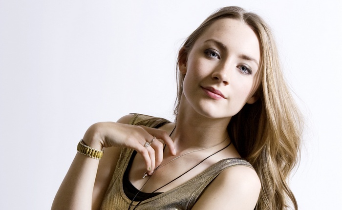 Saoirse Ronan portrait with gray eyes and blonde hair