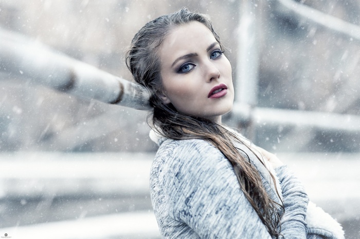 Woman with blue eyes and wet hair in the snow