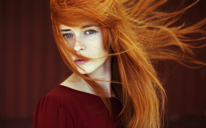 Maria Gneuss with red hair in the wind