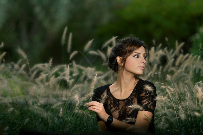 Carolina Torres in a field of tall grass