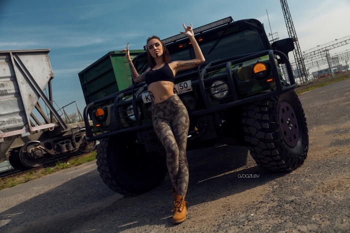 looking at viewer, camouflage, women outdoors, women with cars, Katerina Kas, women, model, pants, shoes, bra, tattoo, pierced navel, Alex Bazilev