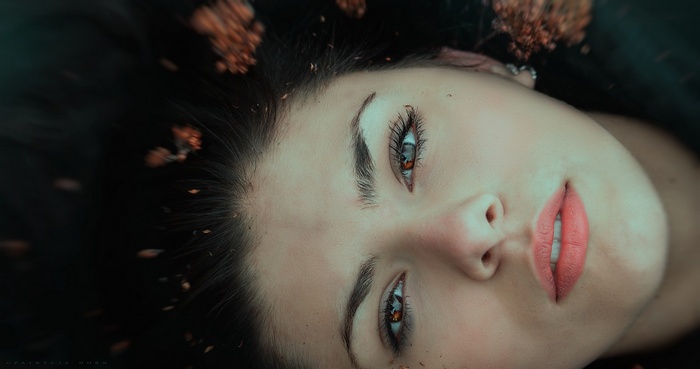 Woman with black hair and brown eyes