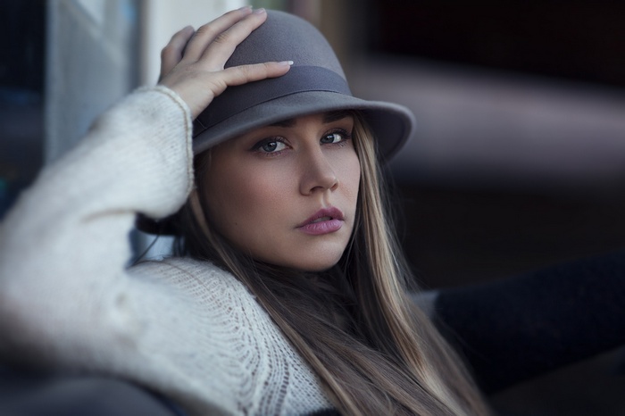 Woman wearing a hat and sweater