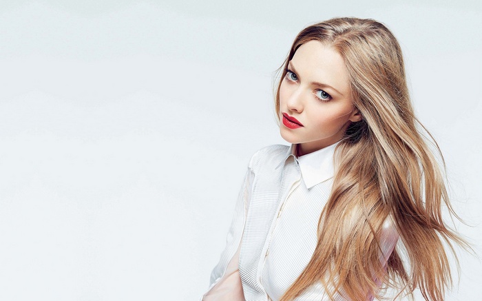 Amanda Seyfried looking at the viewer