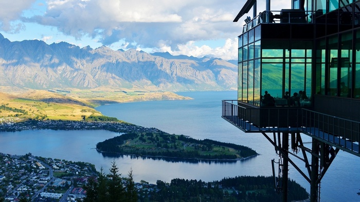 Restaurant overlooking Lake Wakatipu and The Remarkables mountains, Queenstown, New Zealand
