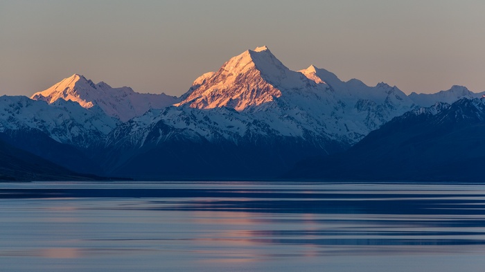 Mount Cook mountains at sunset over a lake
