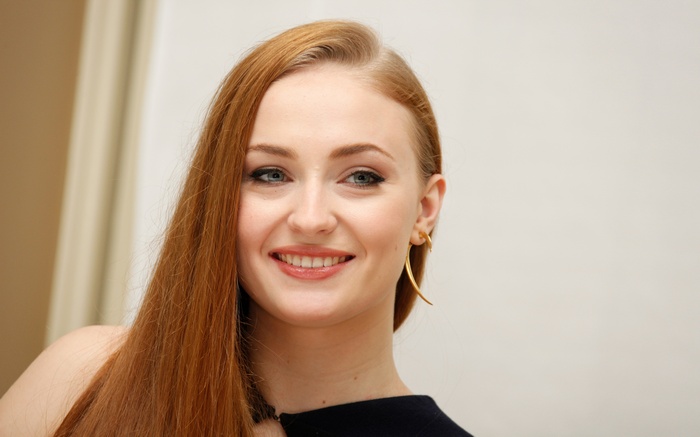 Sophie Turner smiling