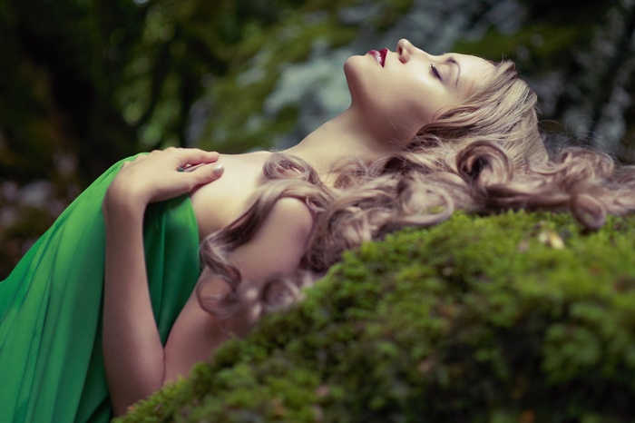 long hair, depth of field, bare shoulders, closed eyes, blonde, curly hair, makeup, dress, women, green dress, women outdoors, nature