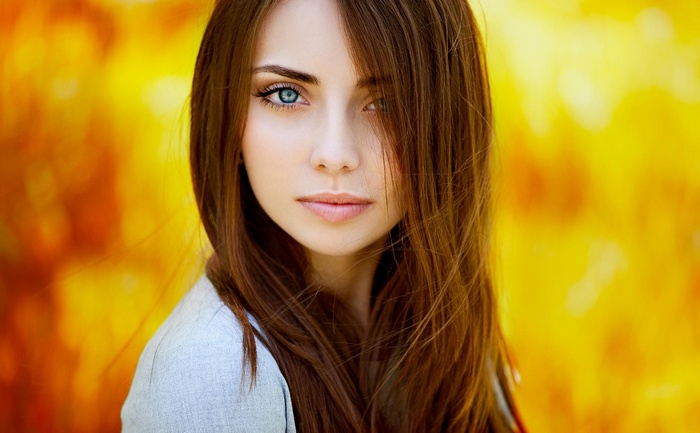 Ann Nevreva with blue eyes