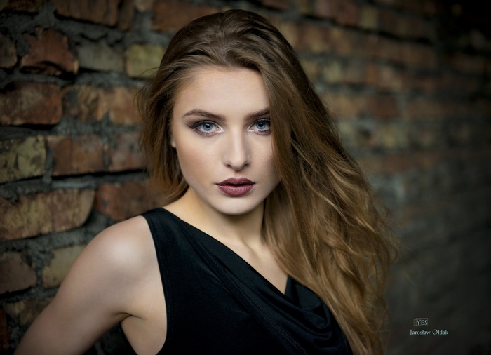 Portrait of a woman by Jaroslaw Oldak