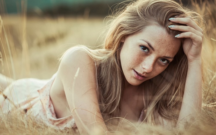 hands in hair, depth of field, women, looking at viewer, model, field, Olga Kobzar, bare shoulders, freckles, face, brown eyes, grass, women outdoors, long hair, nature, lying on front