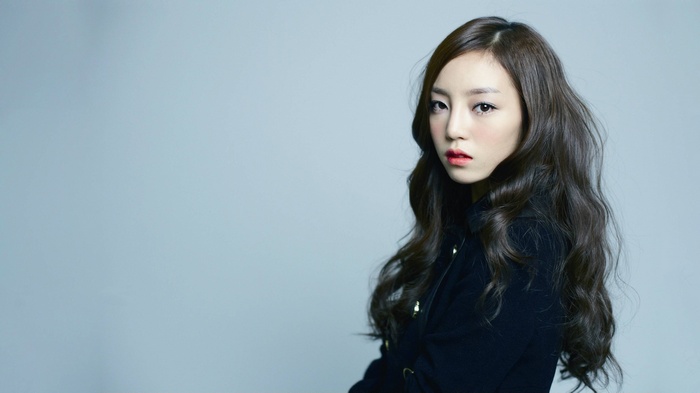 Goo Hara of Kara posing against a light blue background