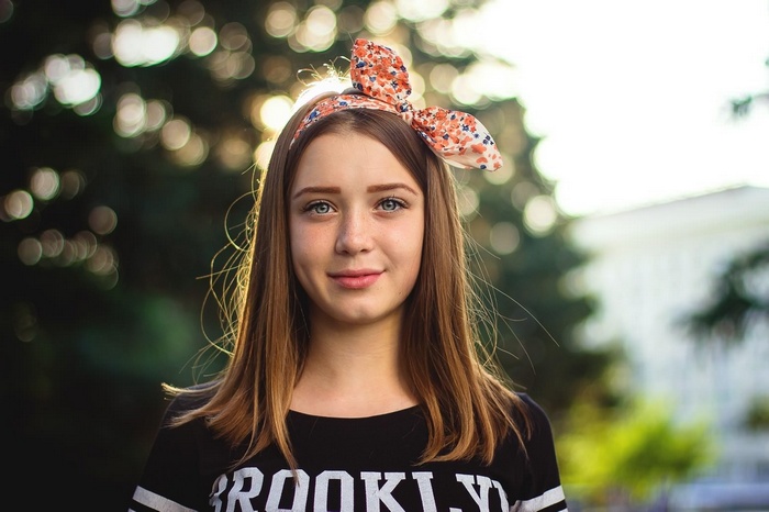 Teenage girl with freckles and a floral headband