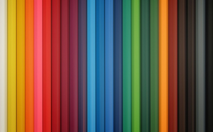 A colorful arrangement of pencils in a rainbow spectrum.