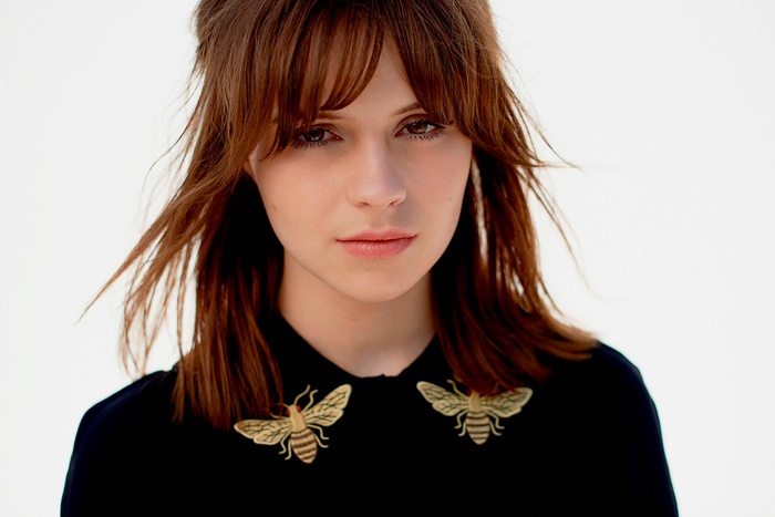 Gabrielle Aplin portrait with bee collar