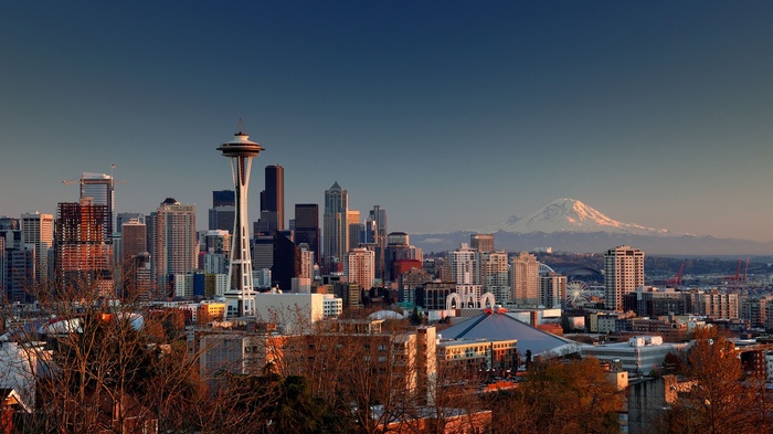 Seattle skyline with Mount Rainier in the background
