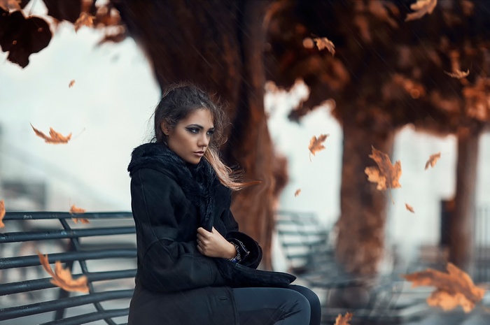 Alessandro Di Cicco with woman on bench in fall