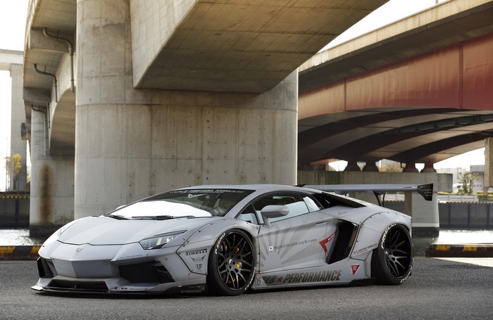 Liberty Walk Lamborghini Aventador widebody