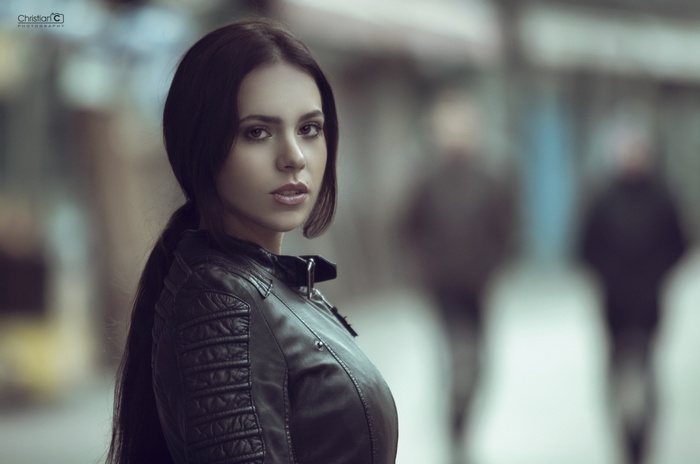 Woman in leather jacket with brown eyes