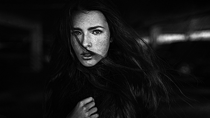 Katya Voronina with freckles and long hair