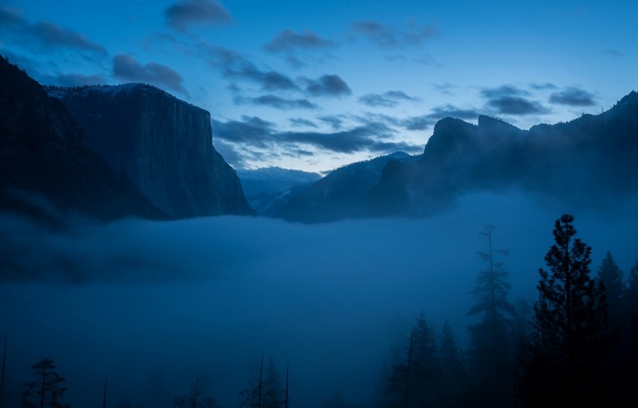 Misty mountains at dusk in Yosemite Valley