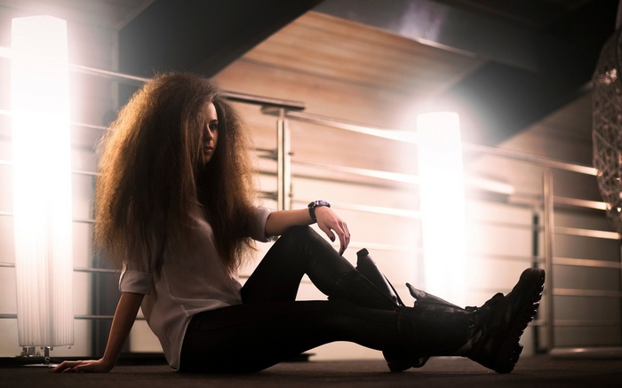 Matejka Katic sitting on the floor with wavy hair