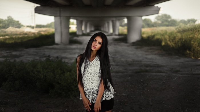 Darina portrait under a bridge