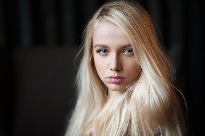 Portrait of Maria Popova with blonde hair
