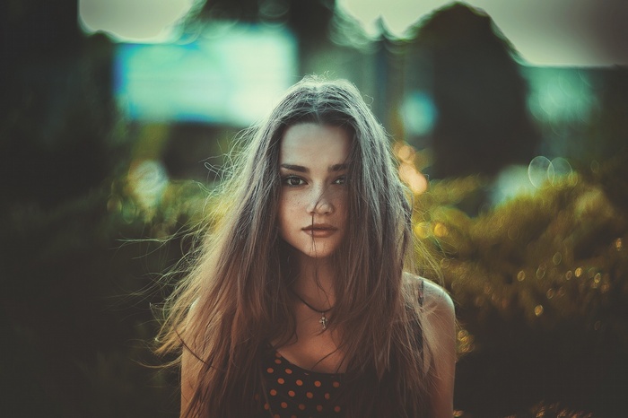 Young woman with long brown hair and freckles