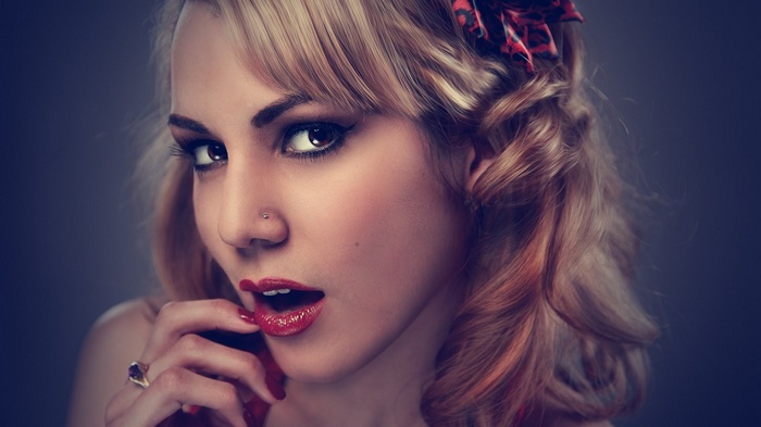 Woman with blonde hair and red lipstick