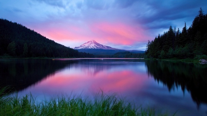Lake and mountain landscape at sunset