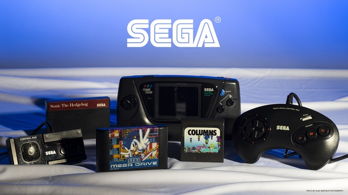 Sega Game Gear, Mega Drive, and Controllers