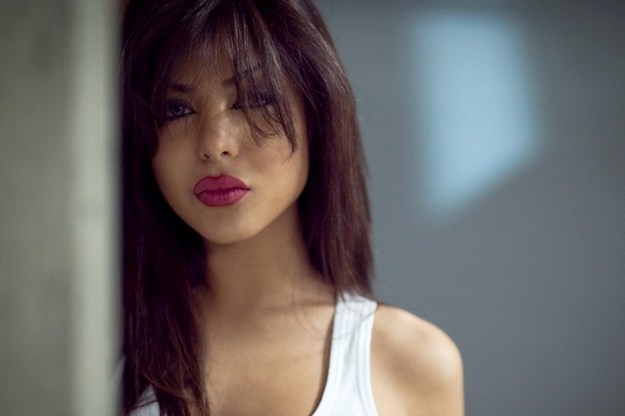 Delaram Razavi with red lipstick