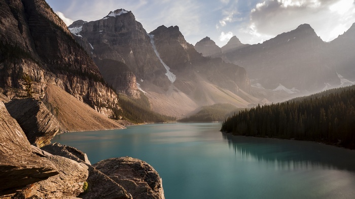 Moraine Lake and Mountains in Banff National Park
