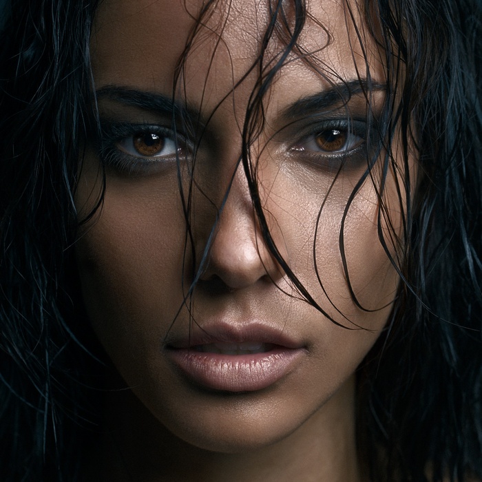 Eugénie Journée closeup portrait with wet hair