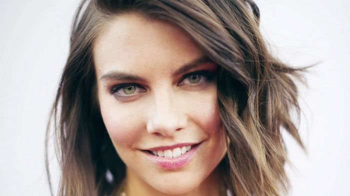 Lauren Cohan smiling with green eyes