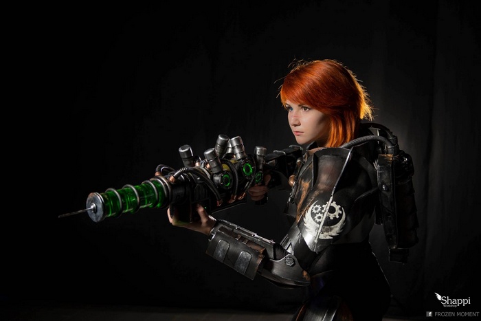 Fallout Cosplay Power Armor with Redhead Woman