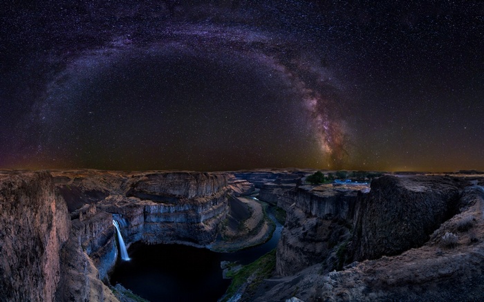 Milky Way over Palouse Falls State Park