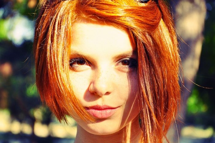 trees, model, sunlight, brown eyes, portrait, short hair, freckles, looking at viewer, women outdoors, women, smiling, face, depth of field, redhead