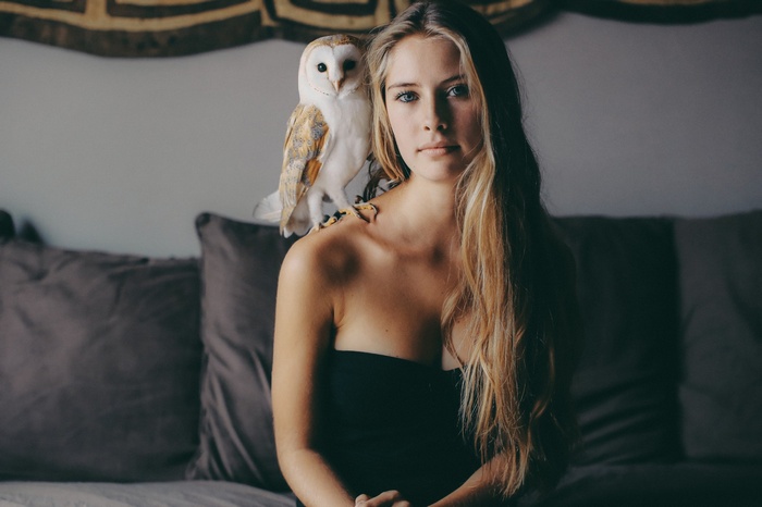 Woman with an owl on her shoulder