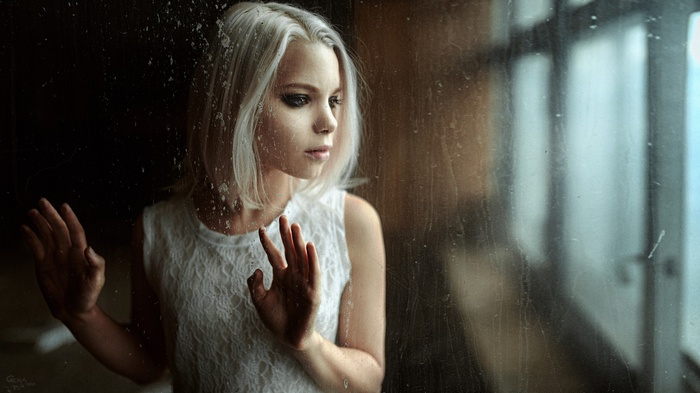 Masha Sidorova with white hair and smoky eyes