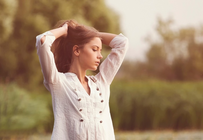 Ksenia Kokoreva with arms up in nature
