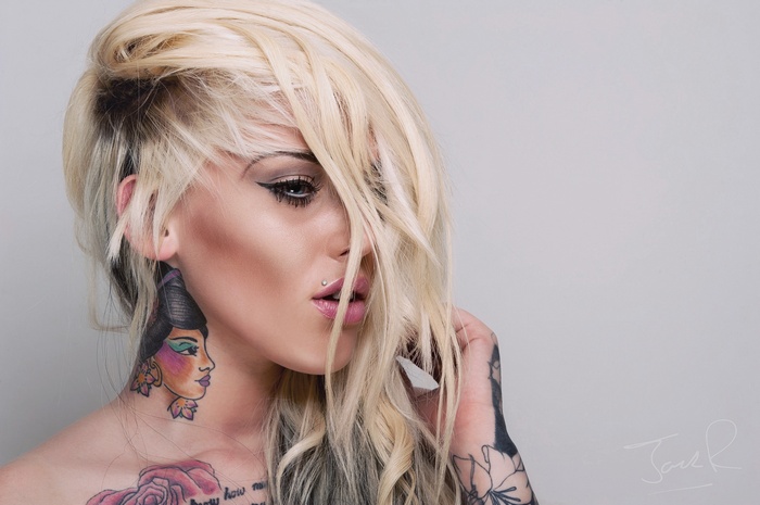 Lauren Brock with blonde hair and tattoos