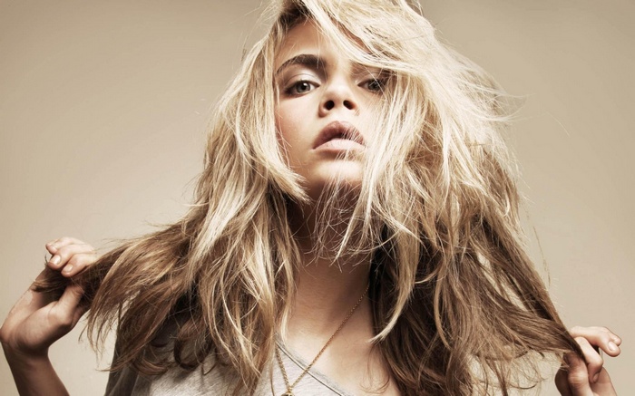 Cara Delevingne with messy blonde hair