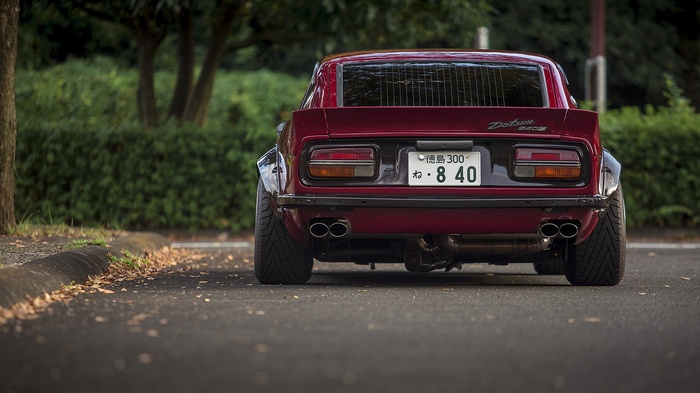 Datsun 240Z rear view with Japanese license plate