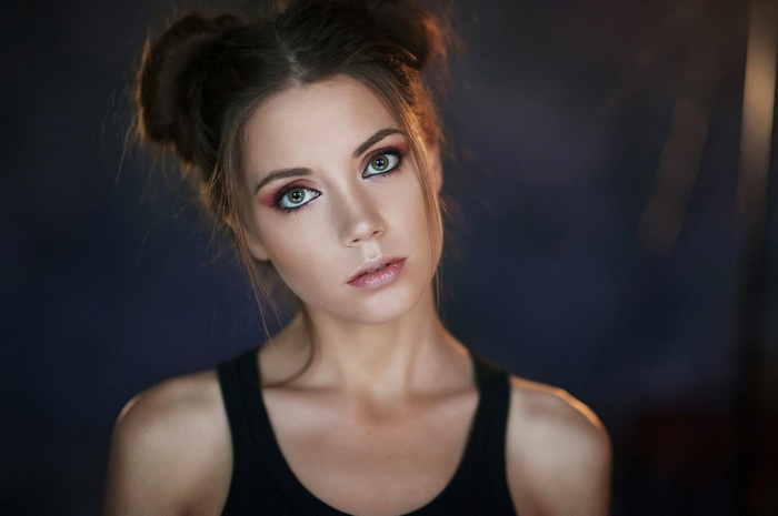 Ksenia Kokoreva portrait with dramatic makeup